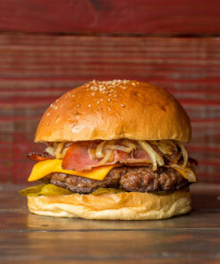 26 - Hamburguesa con Cheddar, Panceta, Cebolla caramelizada, Pepinillo y Salsa big