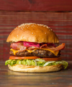 18 - Hamburguesa con Cheddar, Panceta, Lechuga, Tomate confitado, y Cebolla crocante