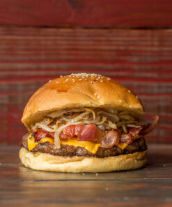 17 - Hamburguesa con Cheddar, Panceta y Cebolla caramelizada