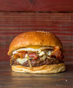 23 - Hamburguesa con Queso, Panceta, Roquefort, Cebolla caramelizada y Huevo